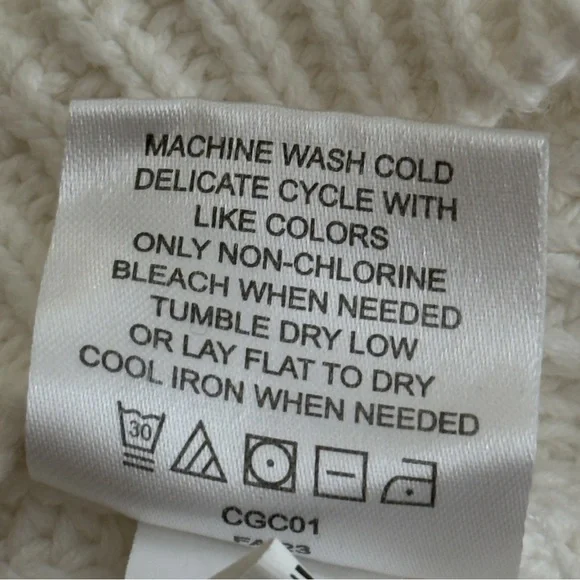 Quince Ivory 100% Organic Cotton
Fisherman Crew Sweater - Picture 8 of 9